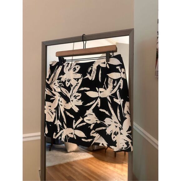 Banana Republic Floral Print Mini Skirt Abstract Brushstroke Pattern Chic Casual - Picture 2 of 7